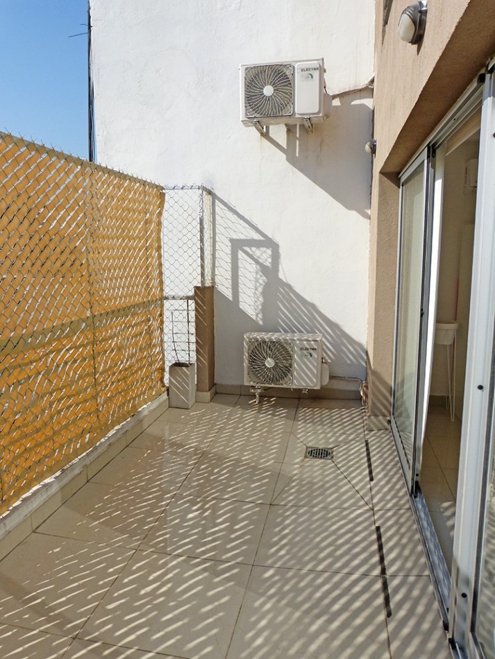 Barrio norte - San Luis y Aguero - Hermoso duplex - muy luminoso,  amplio balcon / patio privado.