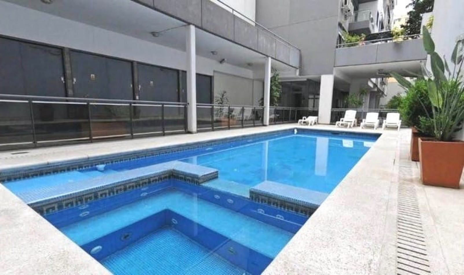 AMPLIO DEPARTAMENTO AMUEBLADO Y EQUIPADO CON AMENITIES EN RECOLETA