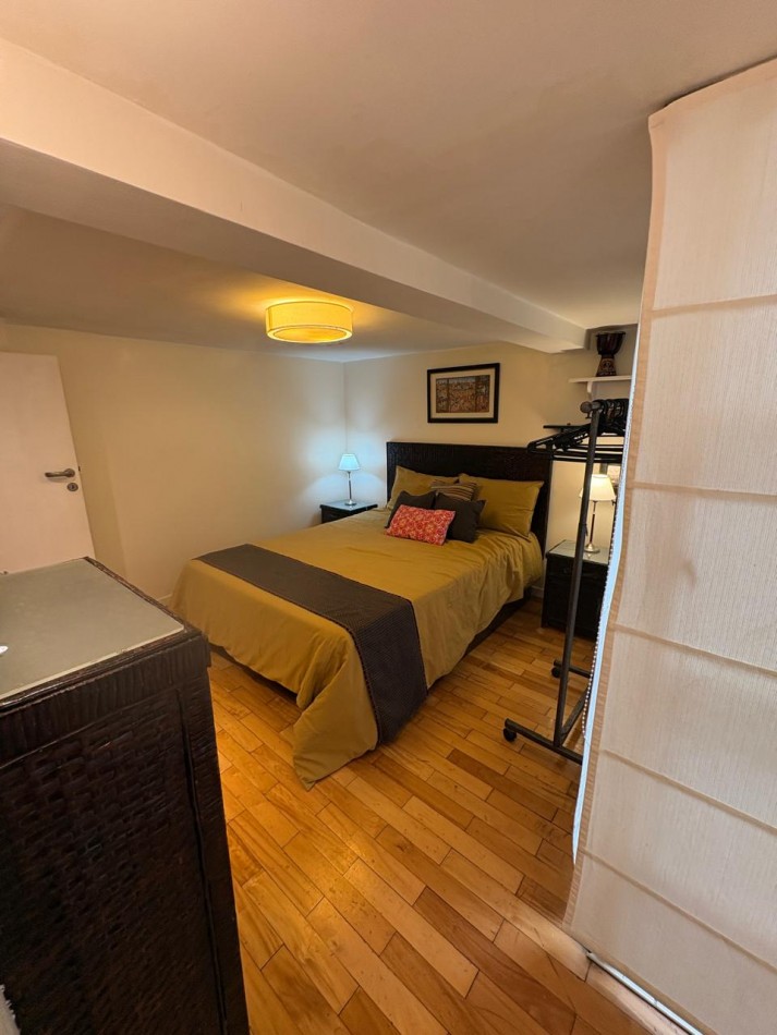 Departamento tipo casa · 3 dormitorios · 2 baños · patio · doble altura · super luminoso · totalmente equipado