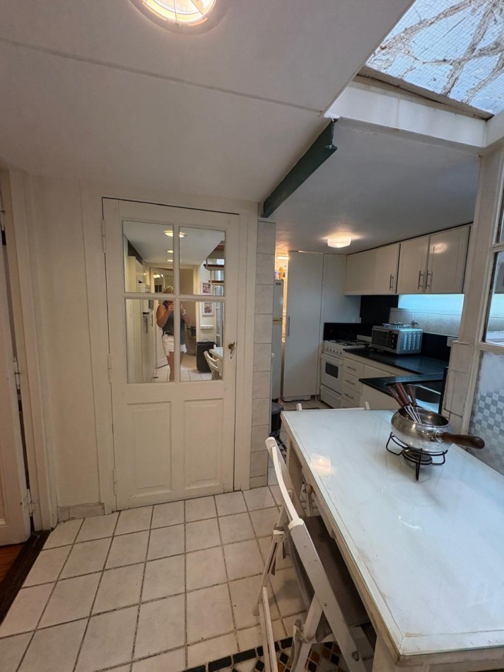 Departamento tipo casa · 3 dormitorios · 2 baños · patio · doble altura · super luminoso · totalmente equipado