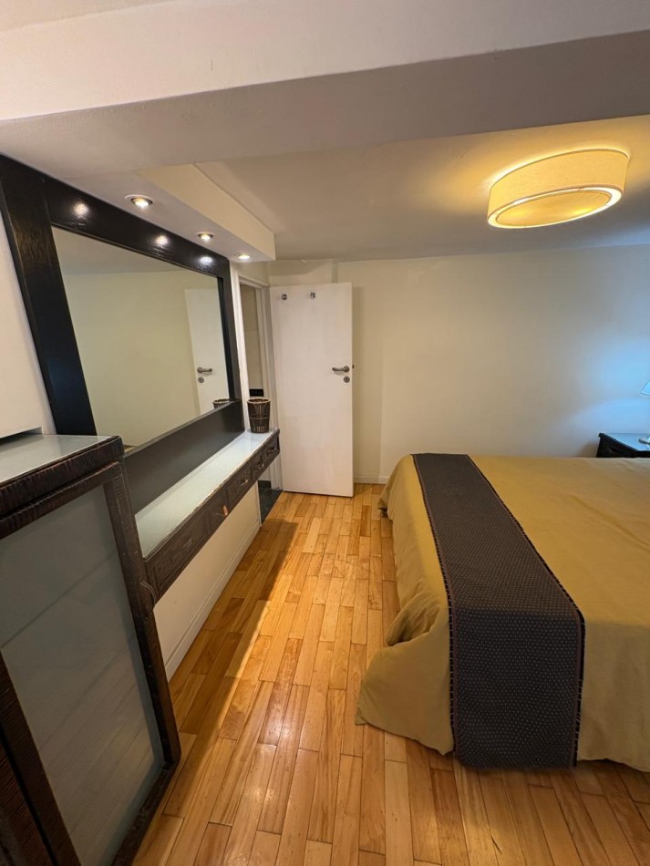 Departamento tipo casa · 3 dormitorios · 2 baños · patio · doble altura · super luminoso · totalmente equipado