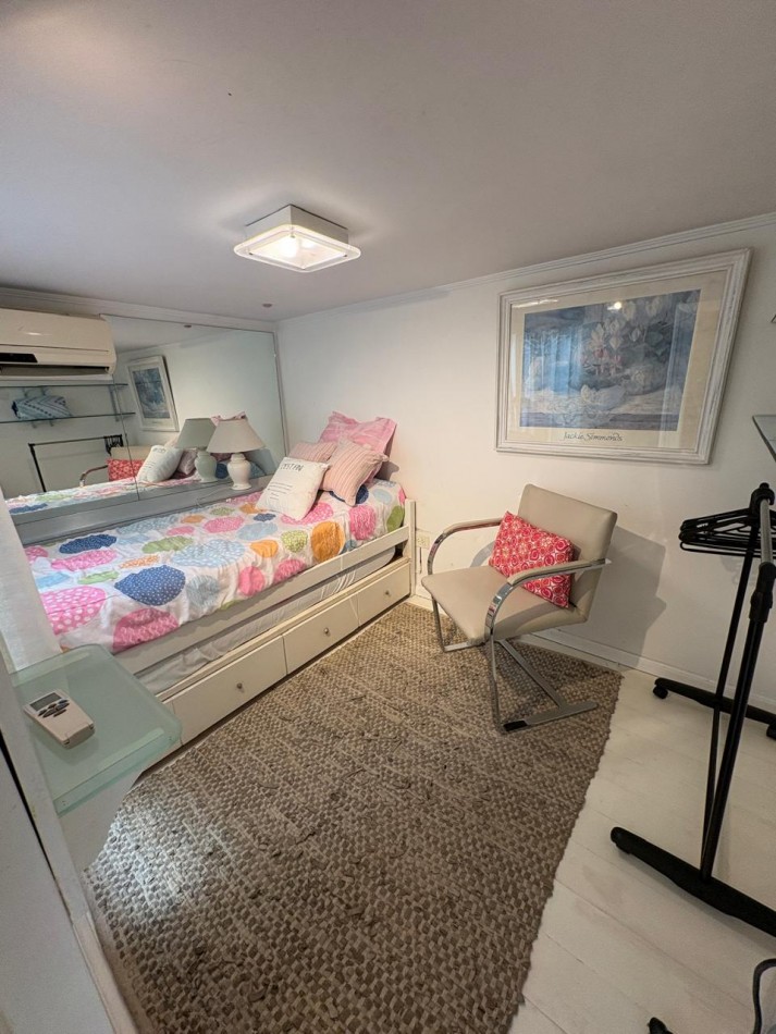 Departamento tipo casa · 3 dormitorios · 2 baños · patio · doble altura · super luminoso · totalmente equipado