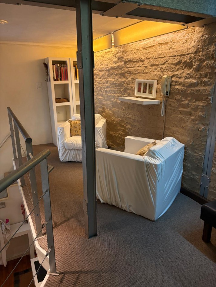 Departamento tipo casa · 3 dormitorios · 2 baños · patio · doble altura · super luminoso · totalmente equipado