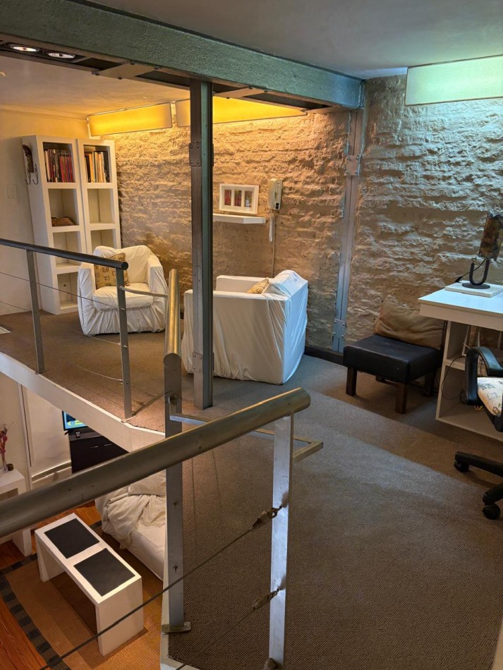 Departamento tipo casa · 3 dormitorios · 2 baños · patio · doble altura · super luminoso · totalmente equipado