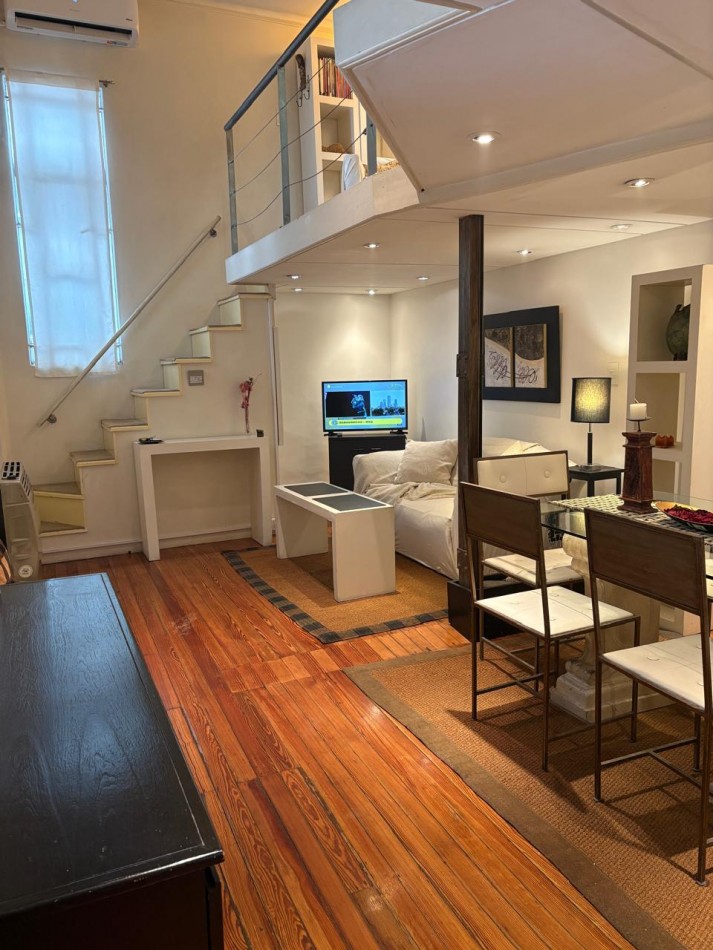 Departamento tipo casa · 3 dormitorios · 2 baños · patio · doble altura · super luminoso · totalmente equipado