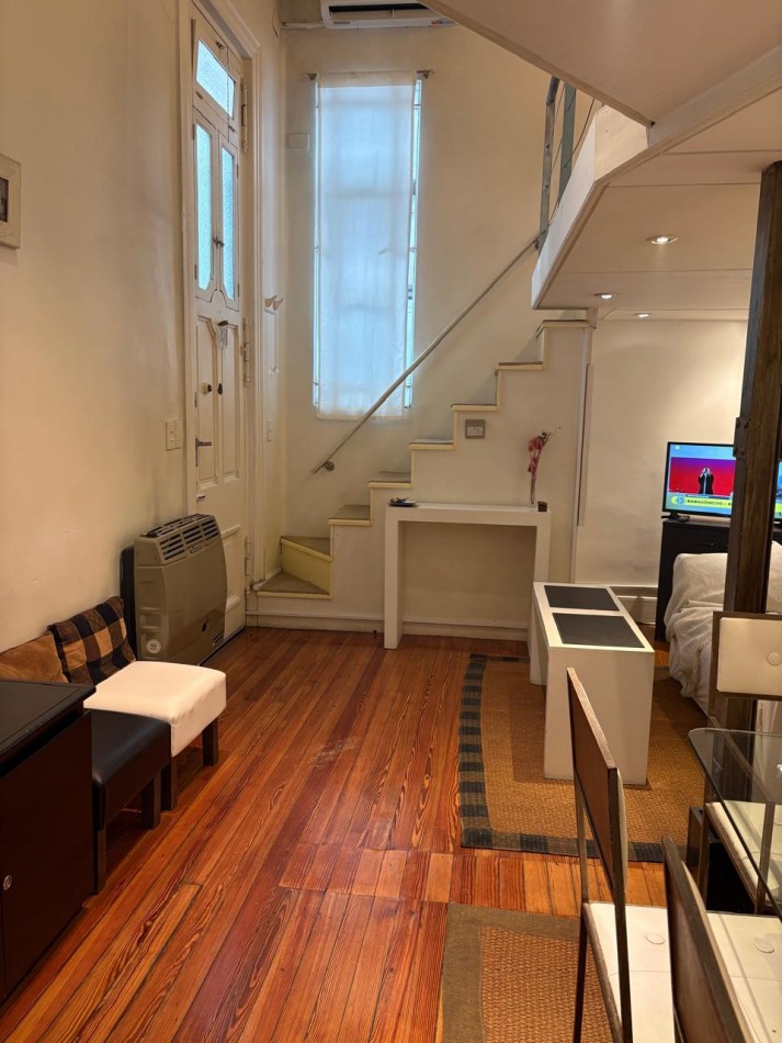 Departamento tipo casa · 3 dormitorios · 2 baños · patio · doble altura · super luminoso · totalmente equipado