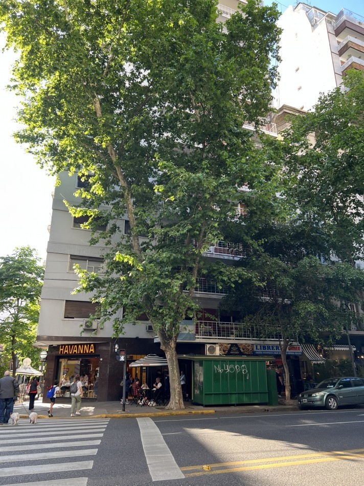 Av. Pueyrredon y French - excelente ubicacion - 2 amb con balcon temporario largo plazo!