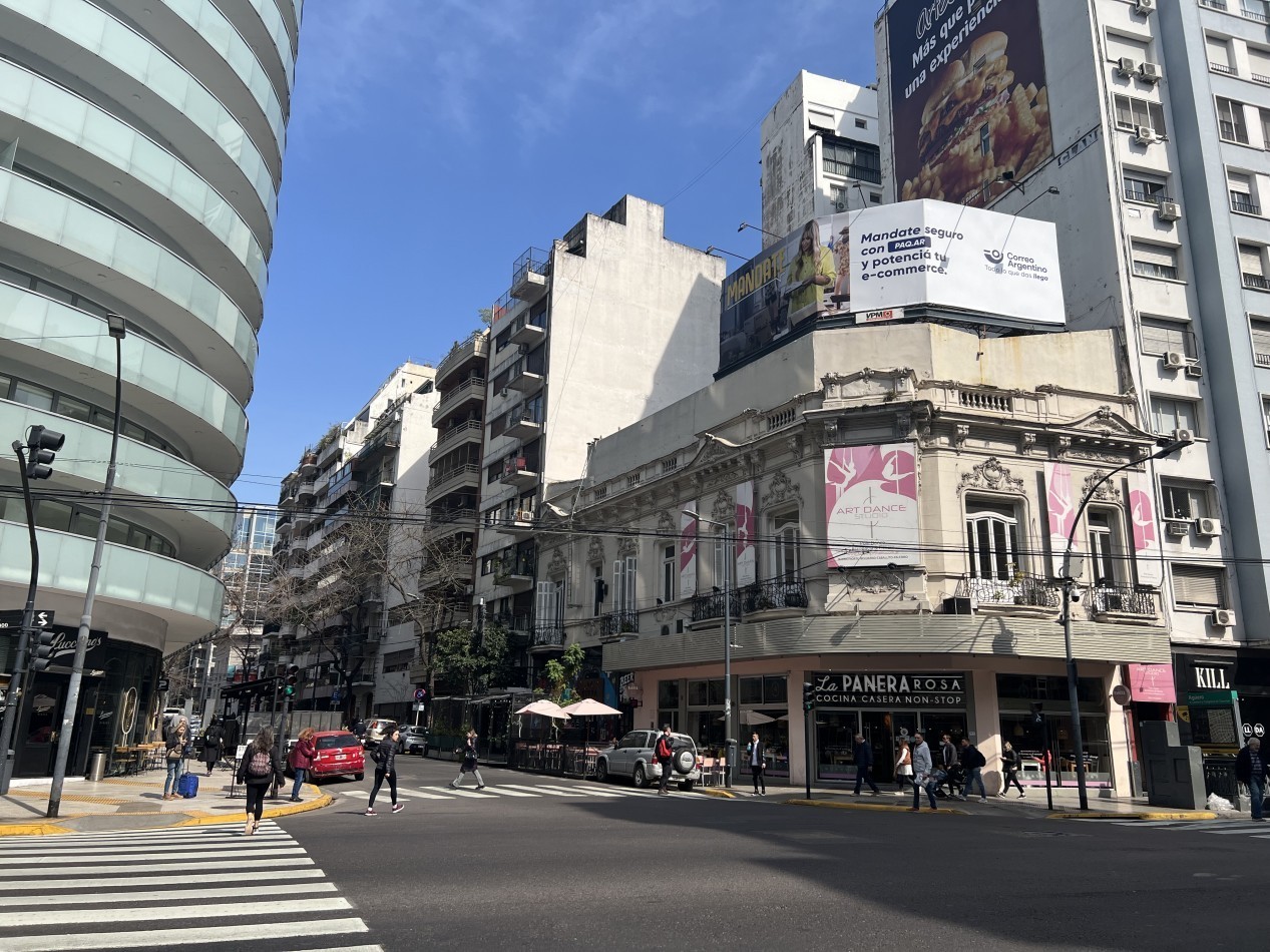 AGUERO Y AV SANTA FE - Amplios ambientes -  terraza privada. RECOLETA --