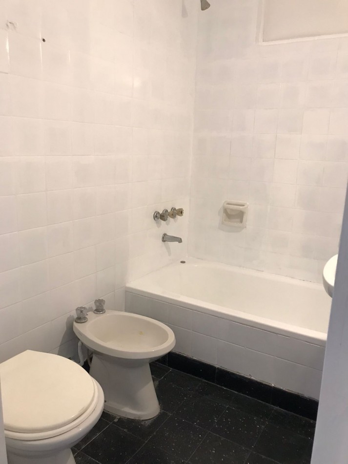 AGUERO Y AV SANTA FE - Amplios ambientes -  terraza privada. RECOLETA --