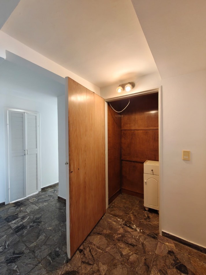 Recoleta | 2 Ambientes con Balcon al Frente | 47 m² Muy Luminoso | Excelente Oportunidad