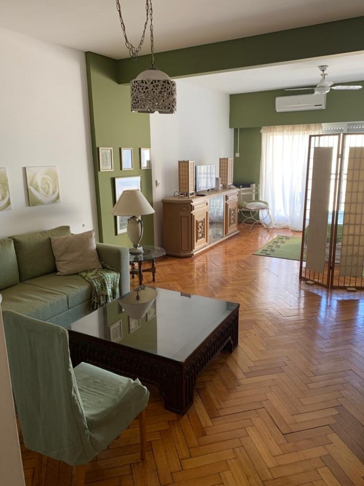 Monoambiente en Alquiler en Palermo con Balcon Piso Alto Amoblado y Equipado Muy Luminoso