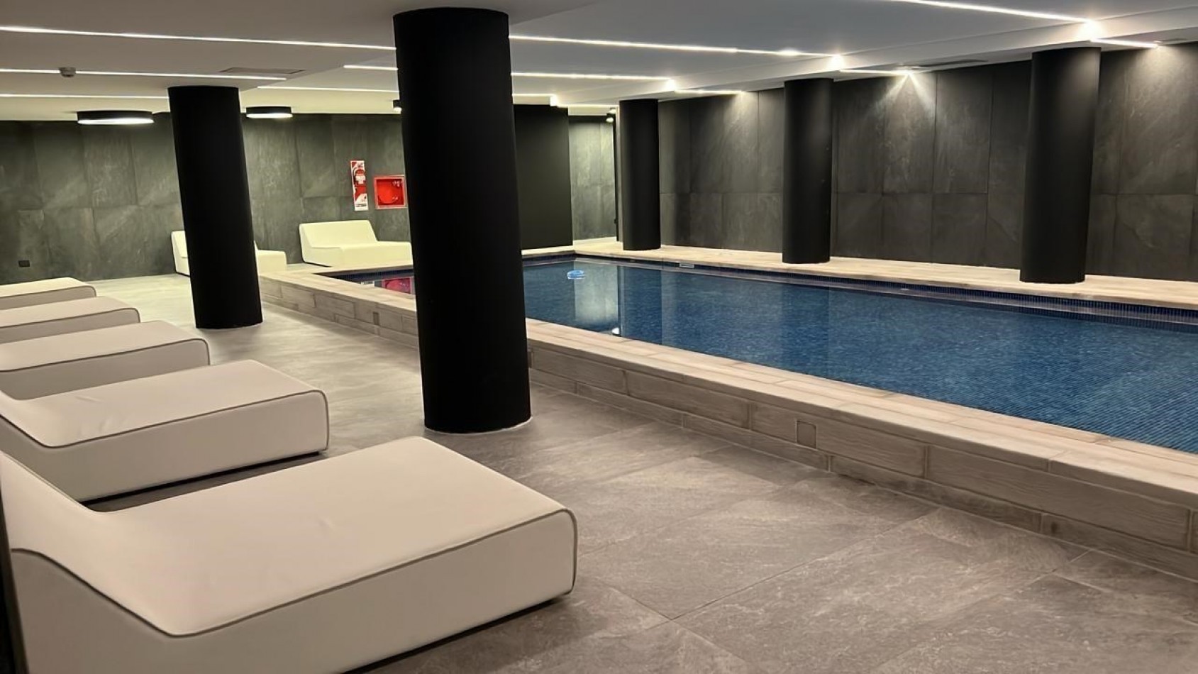 Alquiler 3 Ambientes Amoblado con Cochera en Palermo Colegiales 75 m²
