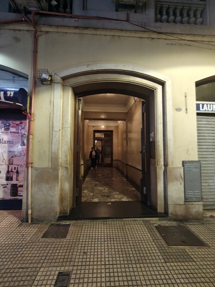Monoambiente en Alquiler en Retiro, Piso Alto con Vista Abierta