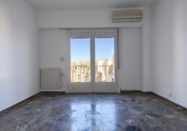 Recoleta | 2 Ambientes con Balcon al Frente | 47 m² Muy Luminoso | Excelente Oportunidad