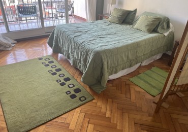 Monoambiente en Alquiler en Palermo con Balcon Piso Alto Amoblado y Equipado Muy Luminoso